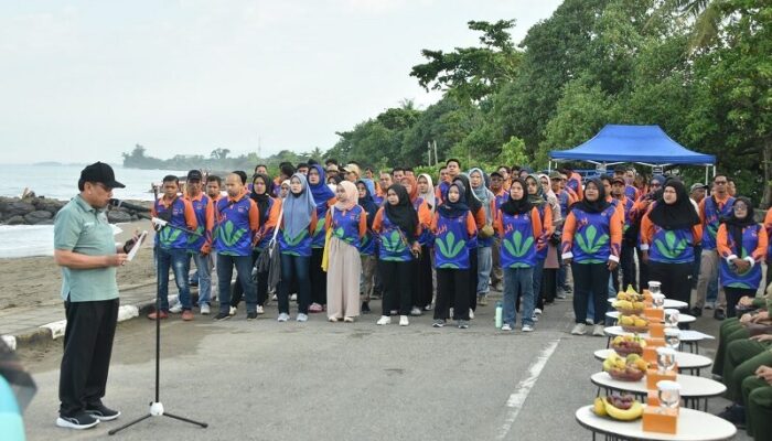Padang Gelar Aksi Bersih Pantai Sambut World Cleanup Day