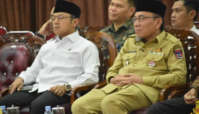 Kunjungi UMSB, Wamen Dikdasmen Ajak Mahasiswa Aktif Berorganisasi untuk Jawab Tantangan Zaman