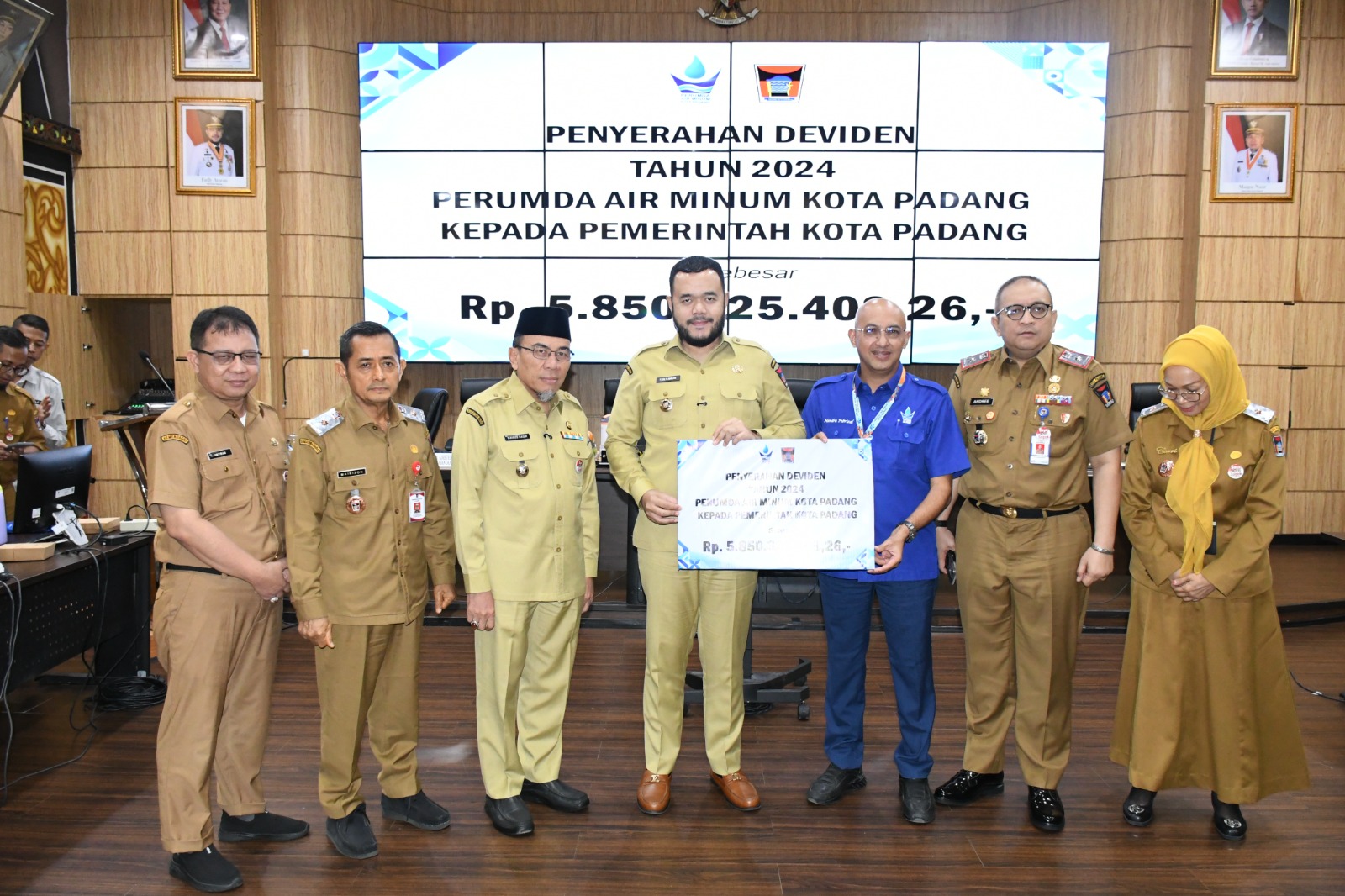 perumda-am-padang-setor-deviden-rp5,8-m-ke-pemko-padang