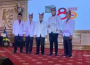 Wako Padang Fadly Amran Terima Lencana Jasa Pratama di HUT PMI ke-80