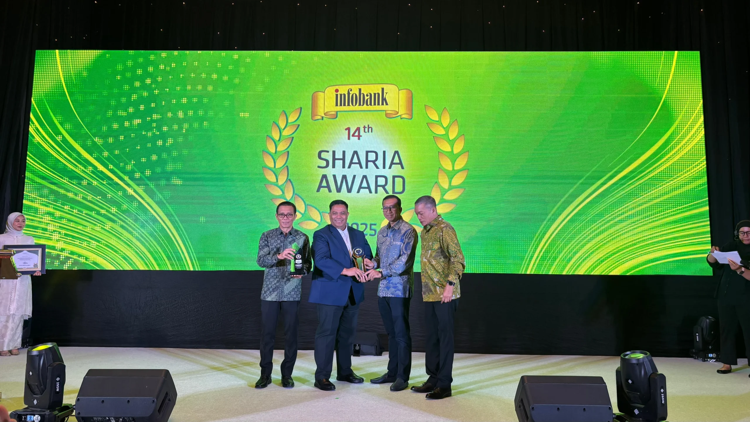 uus-bank-nagari-raih-3-penghargaan-infobank-14th-sharia-awards
