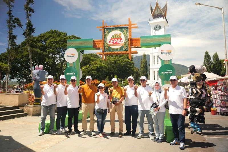 adira-finance-syariah-gelar-festival-pasar-rakyat-2025-di-bukittinggi