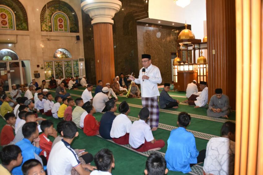 atasi-darurat-kenakalan-remaja,-pemko-padang-gerakkan-80-ribu-siswa-ikut-salat-subuh-berjemaah