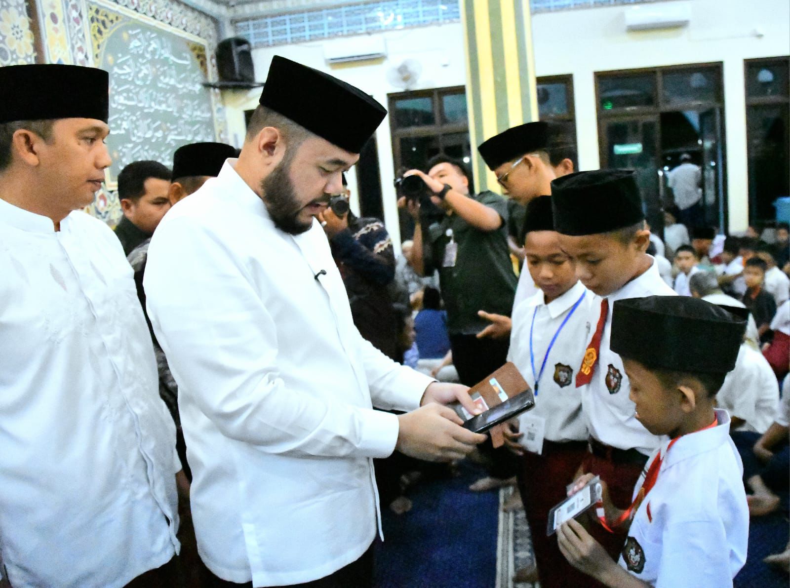 diikuti-siswa-sd-dan-smp,-pemko-padang-resmi-jalankan-program-smart-surau