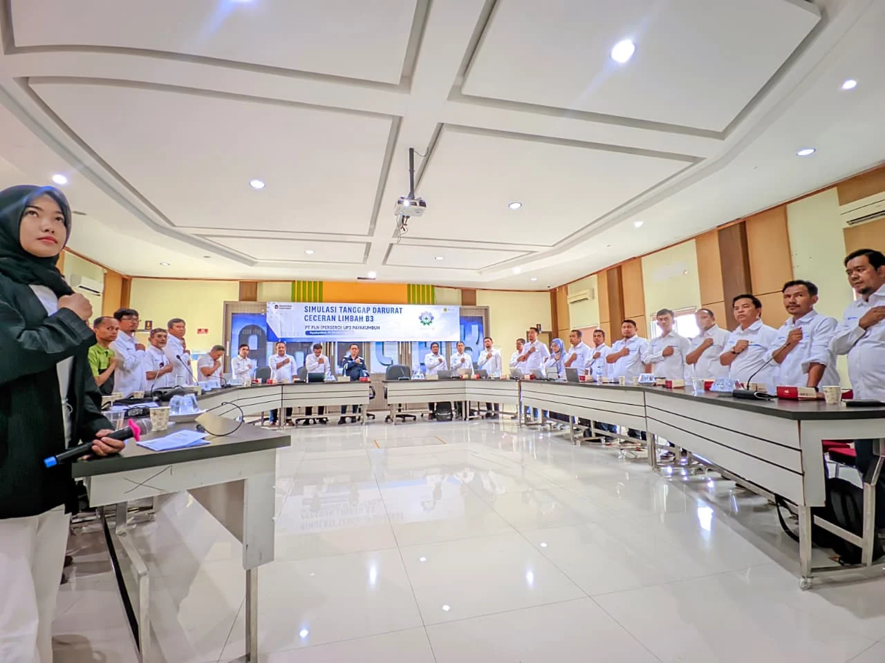 peringati-hari-kesaktian-pancasila,-pln-up3-payakumbuh-gelar-simulasi-tanggap-darurat-ceceran-limbah-b3