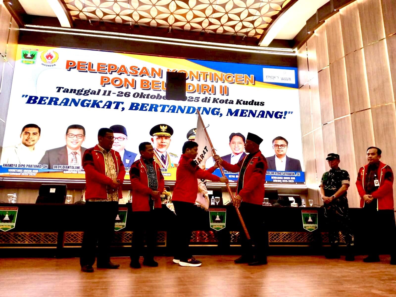 koni-sumbar-berangkatkan-124-atlet-beladiri-bertanding-di-pon-beladiri-kudus-2025