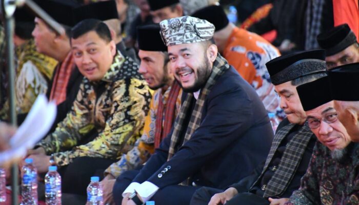 Fauzi Bahar Dikukuhkan, Adat Minang Terus Dilestarikan di Padang