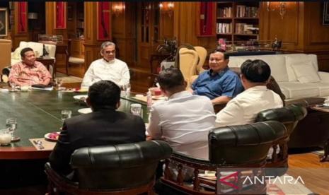 presiden-prabowo-bahas-isu-terkini-bersama-pejabat-di-hambalang