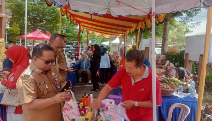 Warga Nanggalo Serbu Pasar Murah Terintegrasi Layanan Kesehatan Gratis