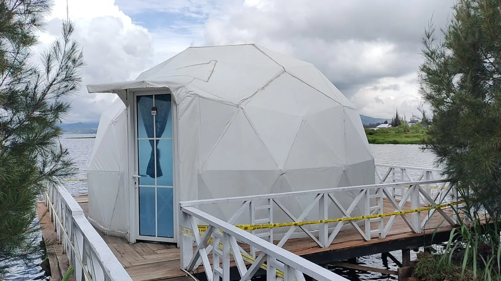 operasional-wisata-glamping-lakeside-alahan-panjang-dihentikan-sementara,-ini-alasannya