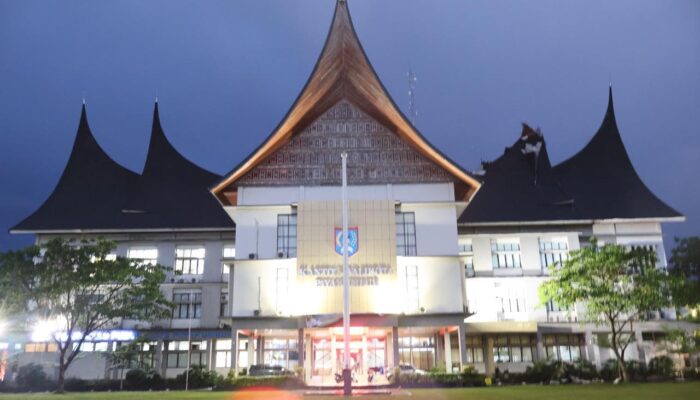 Angin Kencang Terjang, Gonjong Balai Kota Payakumbuh Ambruk
