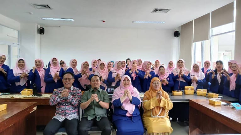 rapat-kerja-gow-kota-padang,-muharlion-dorong-sinergi-organisasi-perempuan