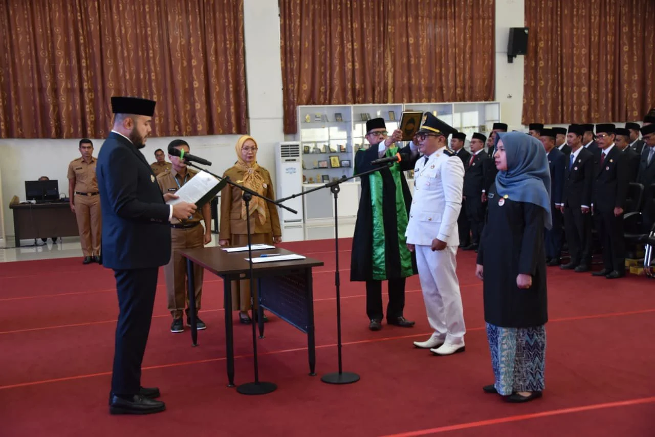 wako-padang-lantik-122-pejabat-administrator-dan-pengawas,-tegaskan-pentingnya-kreativitas-dan-inovasi-di-pemerintahan