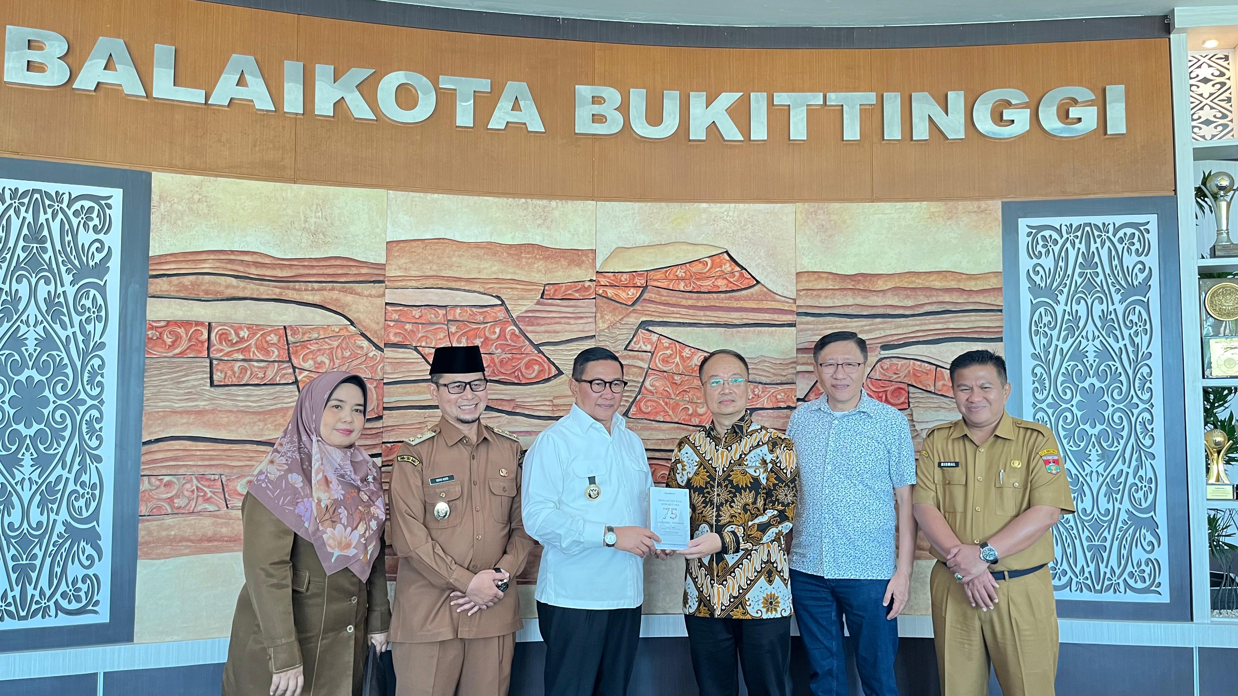 terima-kunjungan-kehormatan-konjen-republik-rakyat-tiongkok-medan-wali-kota-bukittinggi-manfaatkan-bahas-peluang-kerja-sama