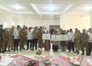pemko-bersama-baznas-bukittinggi-kembali-salurkan-zakat-tahap-tiga-tahun-2025