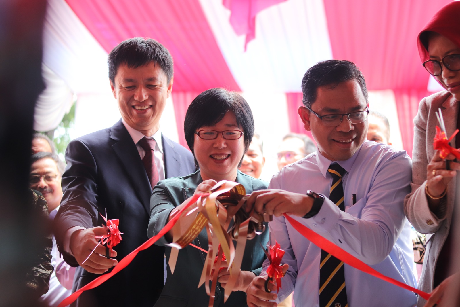 resmikan-institut-konfusius, langkah-strategis-unp-menuju-kampus-kelas-dunia