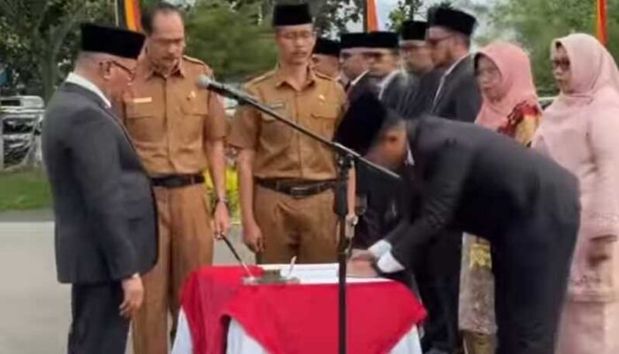 Gebrakan Akhir Bulan, Walikota Bukittinggi Lantik 19 Pejabat Baru