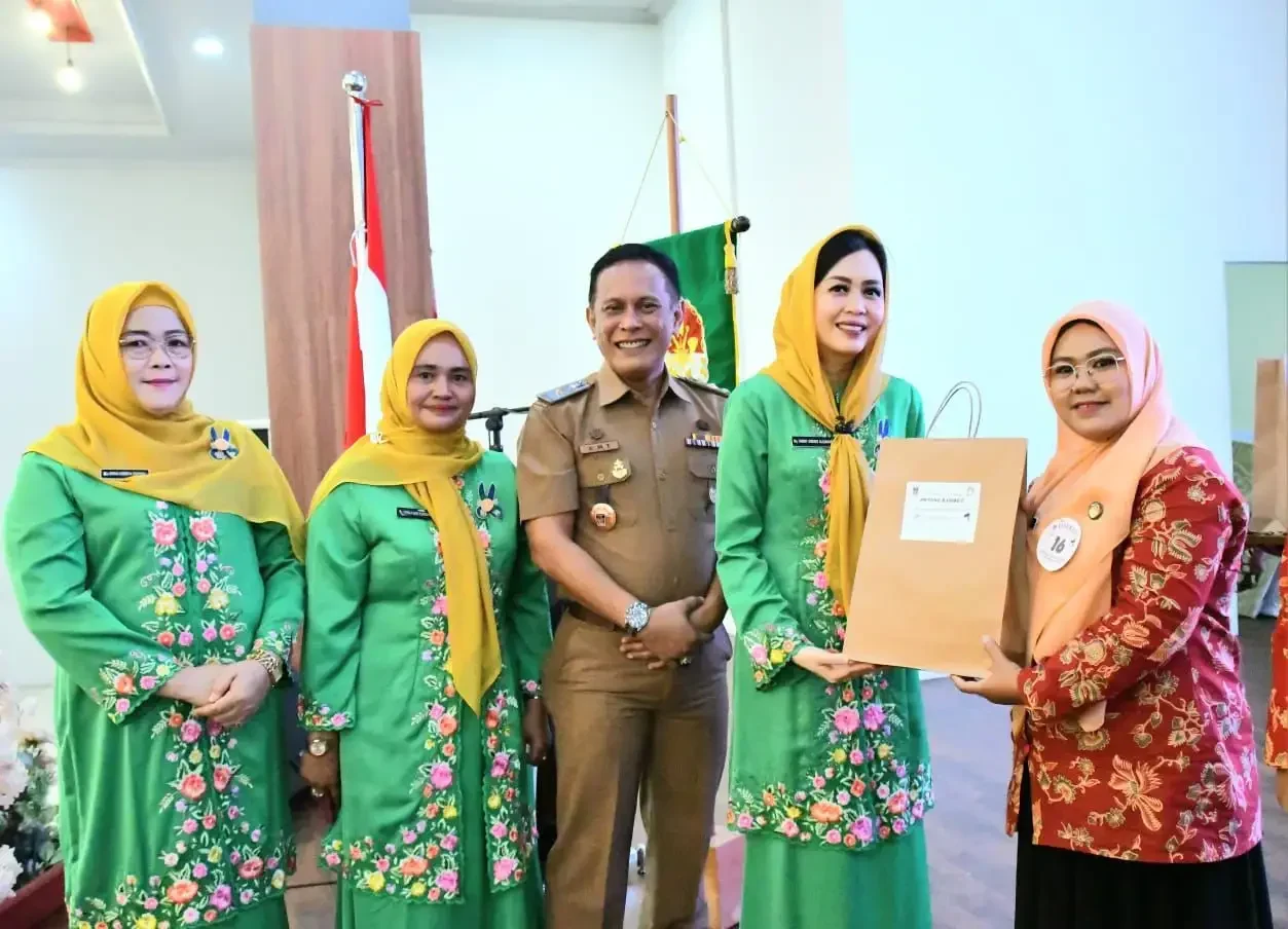 Dharma Wanita Persatuan (DWP) Kota Padang menggelar workshop dan lomba potong rambut untuk meningkatkan keterampilan dan kreativitas anggotanya.