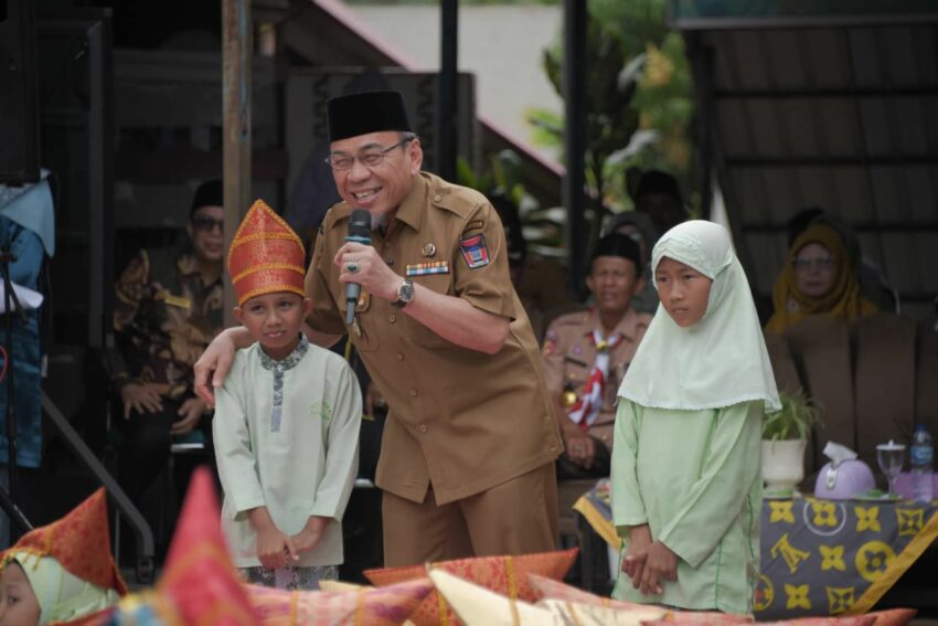dorong-silek-jadi-ekstrakurikuler-wajib,-wawako-padang-apresiasi-sd-‘sekolah-para-pujangga’