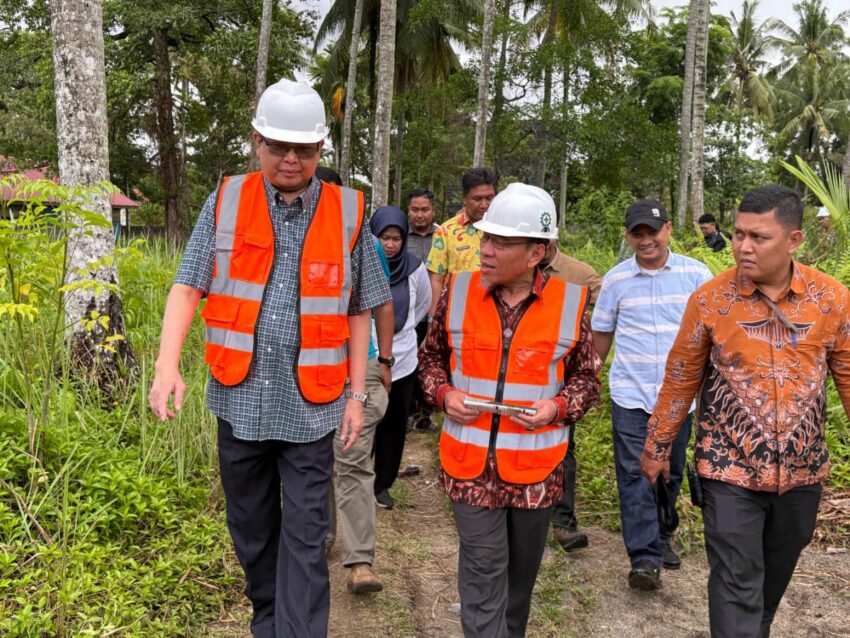 dirjen-pupr-tinjau-penataan-kawasan-kumuh-pasia-nan-tigo-bersama-wawako-padang