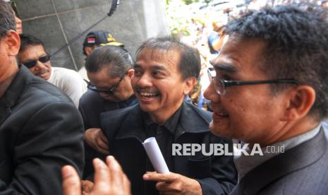 polda-metro-cecar-roy-suryo-dengan-134-pertanyaan-terkait-ijazah-jokowi