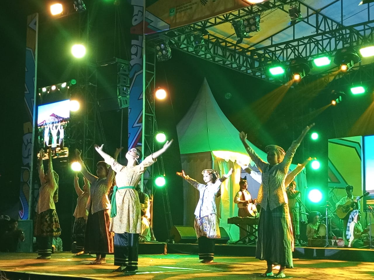 festival-panggung-seni-pelajar-2025-resmi-ditabuh-di-tambud-sumbar