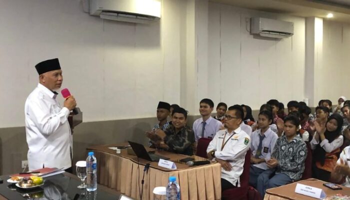 ADEM Beri Peluang Anak Mentawai Belajar di Padang