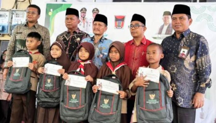 Baznas Padang Salurkan Rp 1,3 Miliar, Bantu Ribuan Pelajar