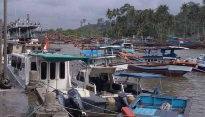 Enam Nelayan Pasbar Hilang Kontak, Tim SAR Lakukan Pencarian