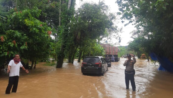 Banjir Kembali Rendam Tarusan, Lumpuhkan Akses Jalan Nasional