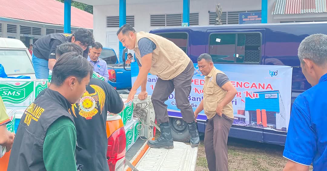trc-bank-nagari-salurkan-bantuan-ke-sejumlah-daerah-terdampak-bencana-di-sumbar