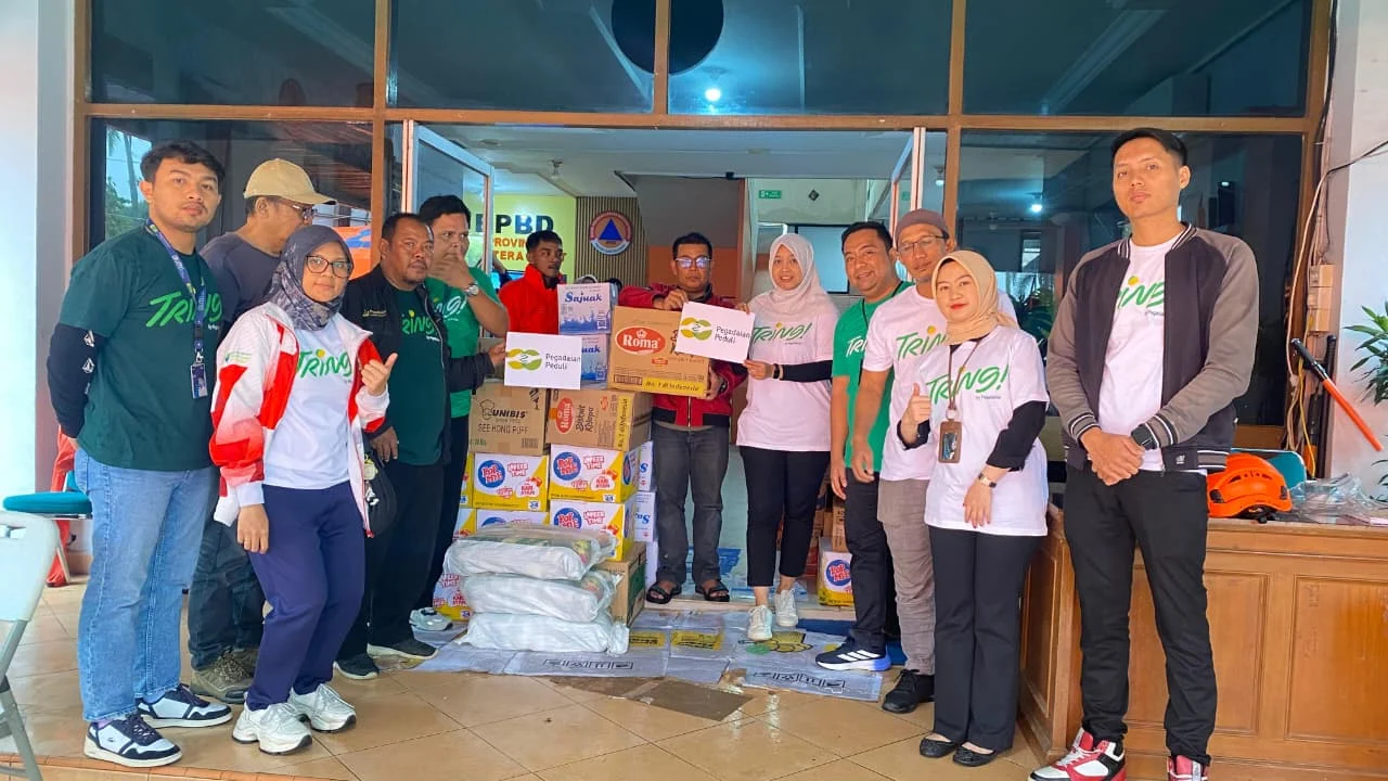 gerak-cepat-bantu-korban-banjir-di-sumbar,-pegadaian-kanwil-ii-pekanbaru-salurkan-bantuan