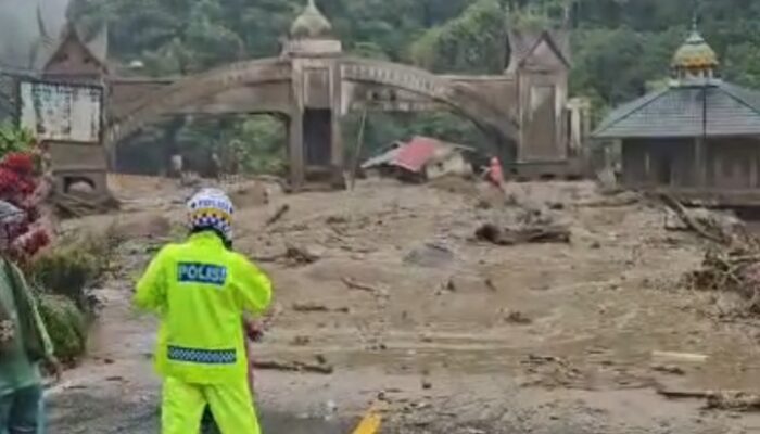 Galodo Hantam Jembatan Silaing, Putuskan Akses Padang-Bukittinggi
