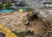PLN Sigap Salurkan Bantuan Korban Banjir Bandang Solok
