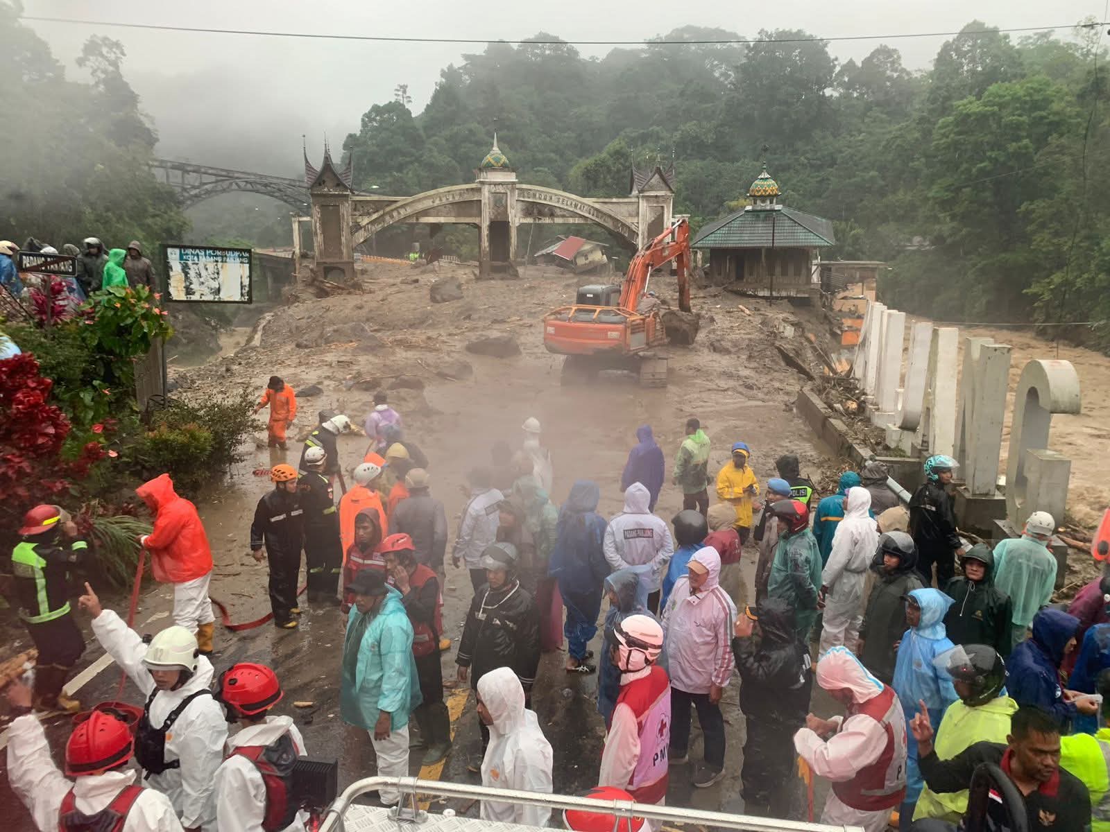 update-korban-bencana-di-sumbar:-22-meninggal,-10-orang-masih-pencarian