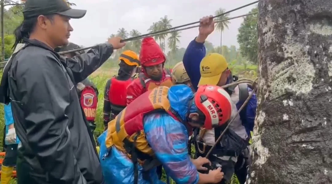 aksi-heroik-trc-semen-padang-dan-tim-gabungan:-selamatkan-tiga-warga-koto-tuo-pauh-dari-terjangan-arus-batang-kuranji