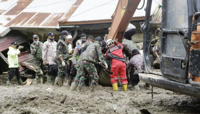 BPBD Evakuasi 16 Korban Meninggal Galodo Jembatan Kembar