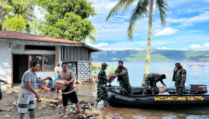 Kodam XX/TIB Salurkan Bantuan Logistik Lewat Danau Singkarak
