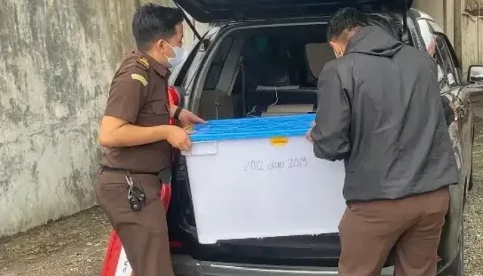 Geledah Kantor PT BIP, Kejari Padang Amankan Sejumlah Alat Bukti