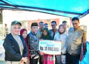 Pemko Padang Sigap Bantu Korban Pohon Tumbang di Nanggalo