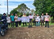 Rahmat Saleh Serahkan Bibit Durian Unggulan, Dorong Ekowisata Padang