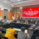 KPU Sumbar gelar Forum Konsultasi Publik terkait penyusunan standar pelayanan registrasi kunjungan tamu dan pengelolaan permohonan informasi, di Aula KPU Sumbar, Rabu (12/11/2025).