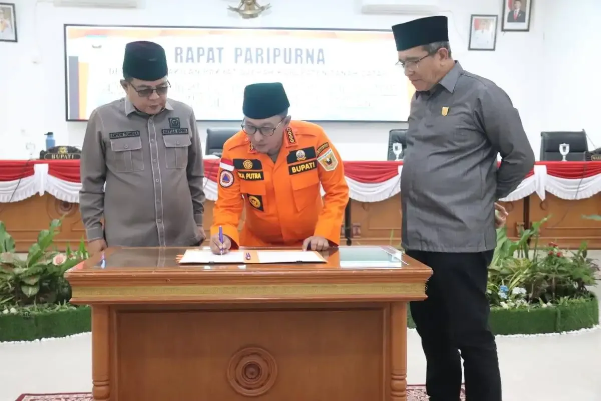 Dewan Perwakilan Rakyat Daerah (DPRD) Kabupaten Tanah Datar menyetujui Rancangan Peraturan Daerah (Ranperda) Anggaran Pendapatan dan Belanja Daerah (APBD) Kabupaten Tanah Datar Tahun Anggaran 2026 menjadi Peraturan Daerah (Perda).