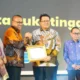Penghargaan tersebut diterima langsung Wakil Bupati Tanah Datar Ahmad Fadly,S.Psi pada Malam Anugerah Keterbukaan Informasi Publik yang diselenggarakan Komisi Informasi (KI) Provinsi Sumatera Barat, Selasa (18/11/2025) di Auditorium Gubernur Sumbar.