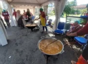 Solidaritas Minang Mengalir, Dispar Padang Salurkan 200 Kg Rendang untuk Korban Banjir Bandang