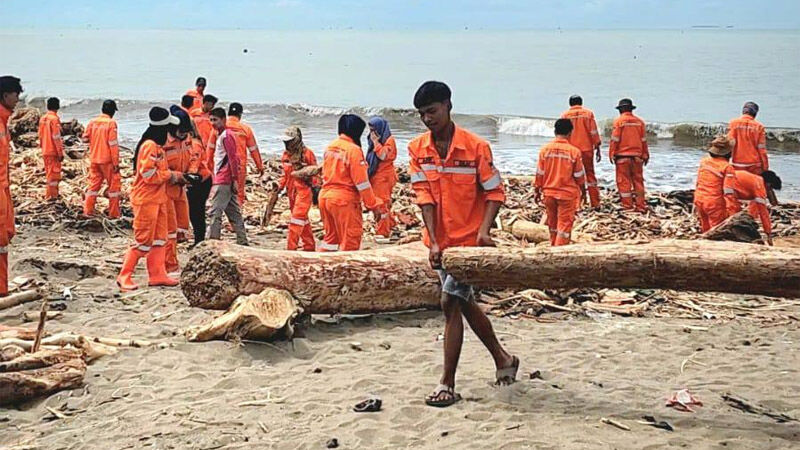 dlh-padang -segera-tuntaskan-penanganan-sampah-pascabencana-dalam-9-hari