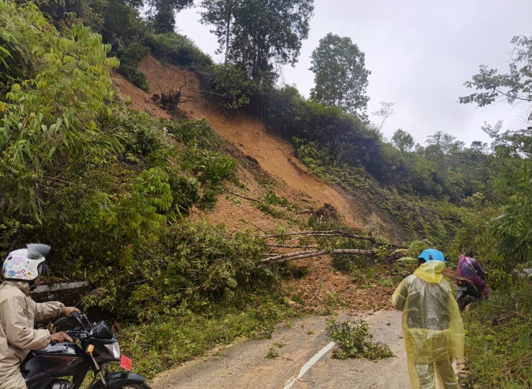 16-ruas-jalan-provinsi-terdampak-bencana-di-sumbar
