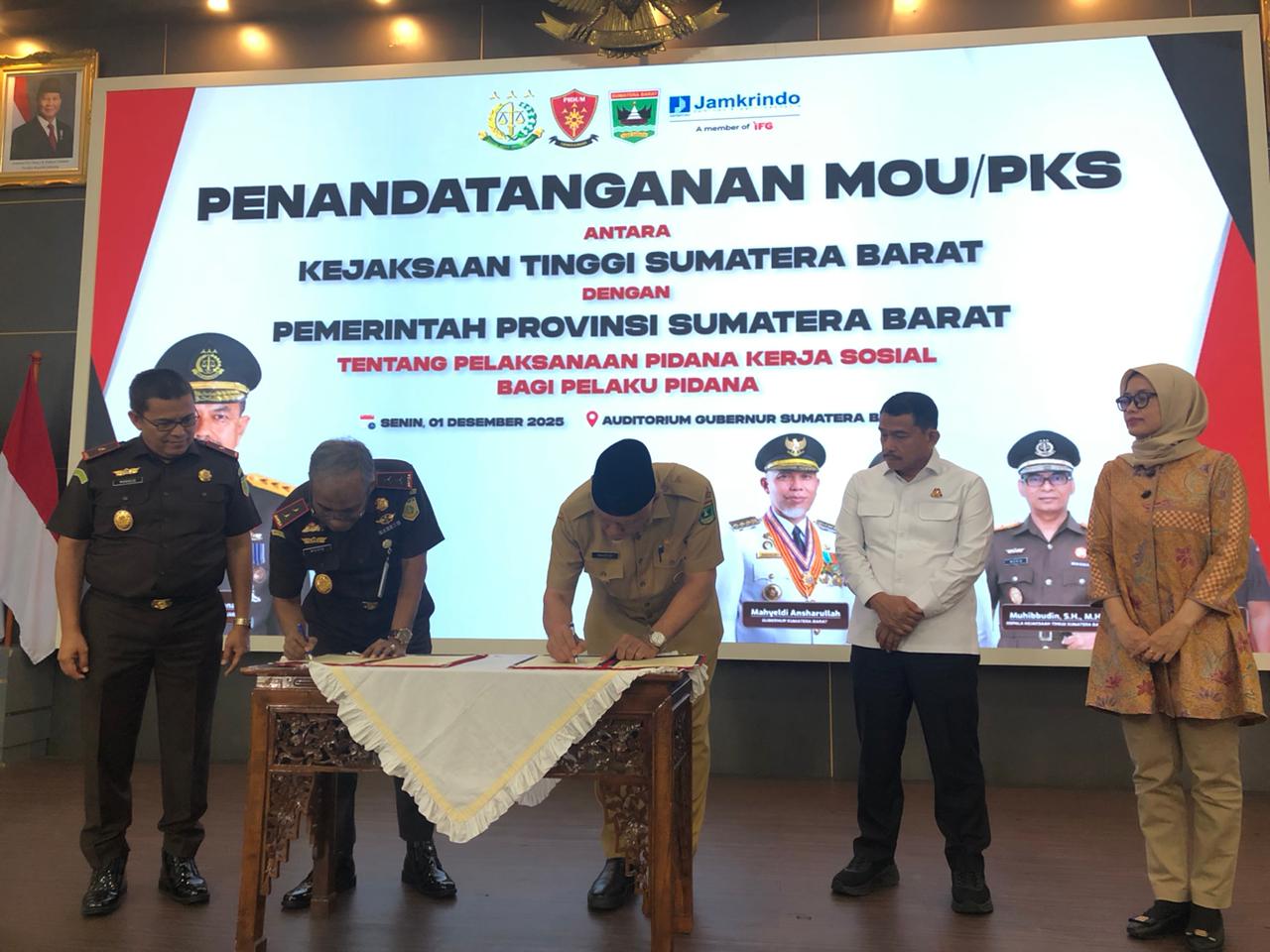 pemprov-dan-kejati-teken-mou,-langkah-awal-pelaksanaan-pidana-kerja-sosial-di-sumbar