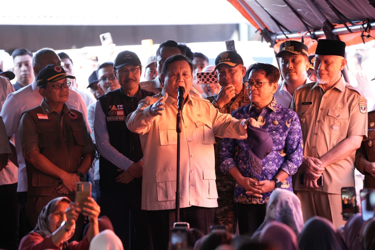 tinjau-korban-bencana-di-sumbar,-prabowo-pastikan-pemerintah-gerak-cepat-untuk-warga