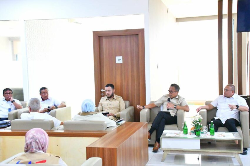 gerak-cepat-pulihkan-sumbar,-dony-oskaria-kumpulkan-bos-bumn-di-bim,-fadly-amran-apresiasi-dukungan-penuh-pusat
